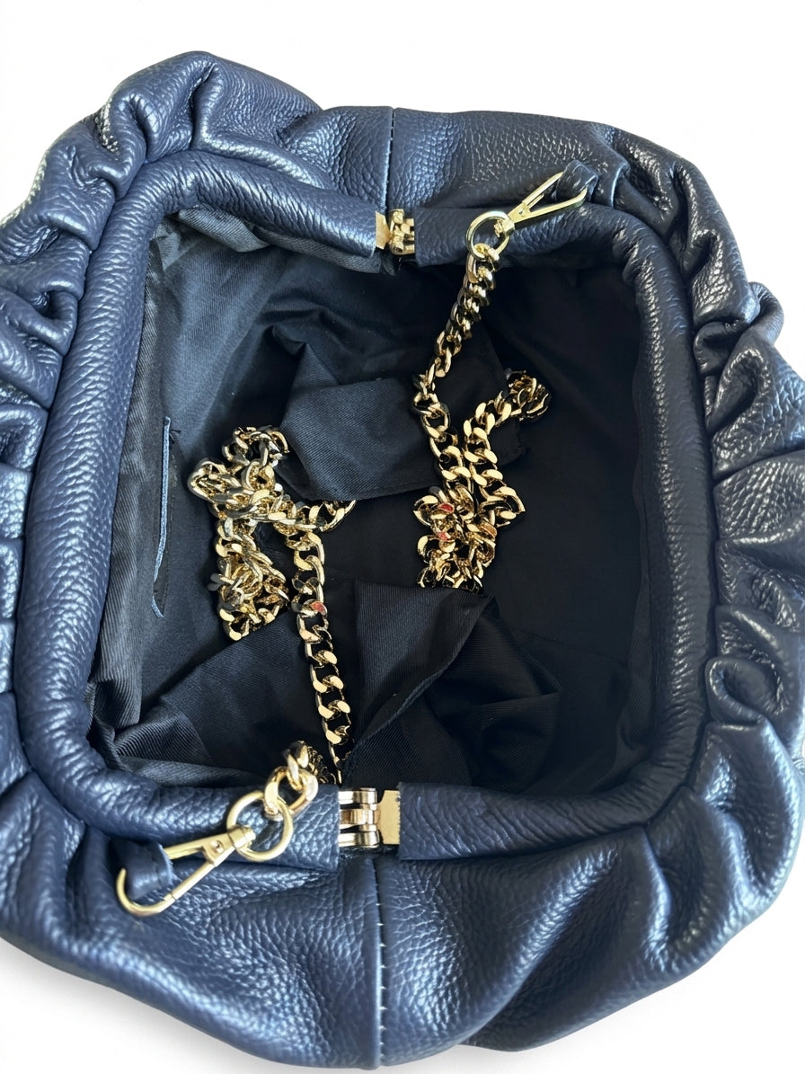 Borsa pouch in pelle martellata,