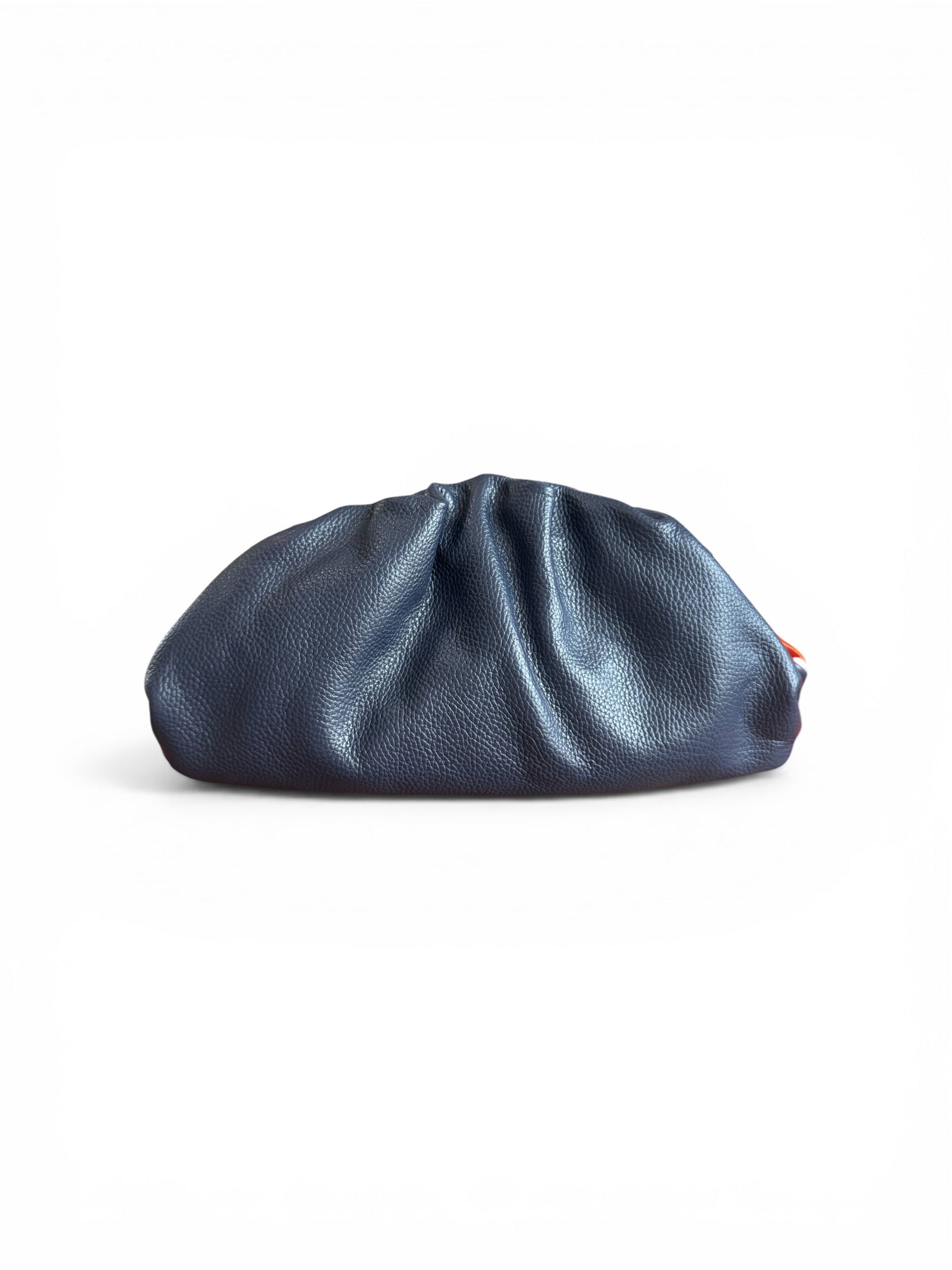 Borsa pouch in pelle martellata,