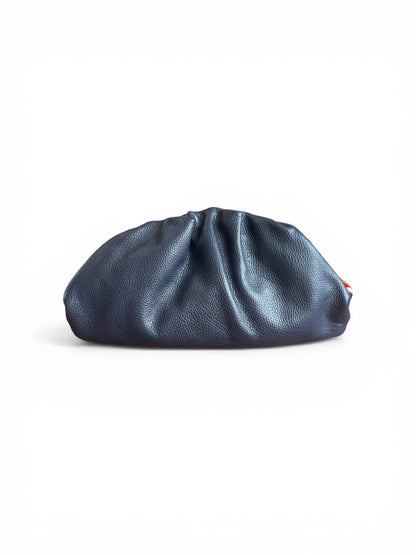 Borsa pouch in pelle martellata,